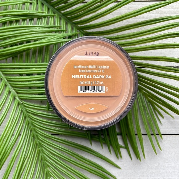 NEW BareMinerals Matte Mineral Foundation - Picture 10 of 13